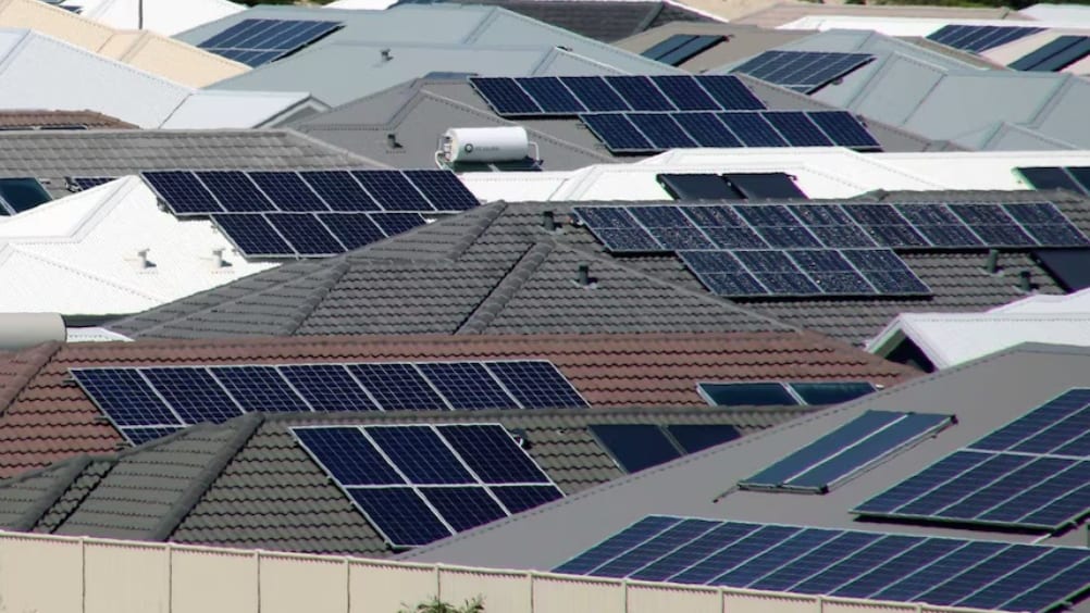 Fotografía que ilustra la noticia: Australia, primer país en respaldar el plan para duplicar a 300 millones los hogares con energía solar en 2030
