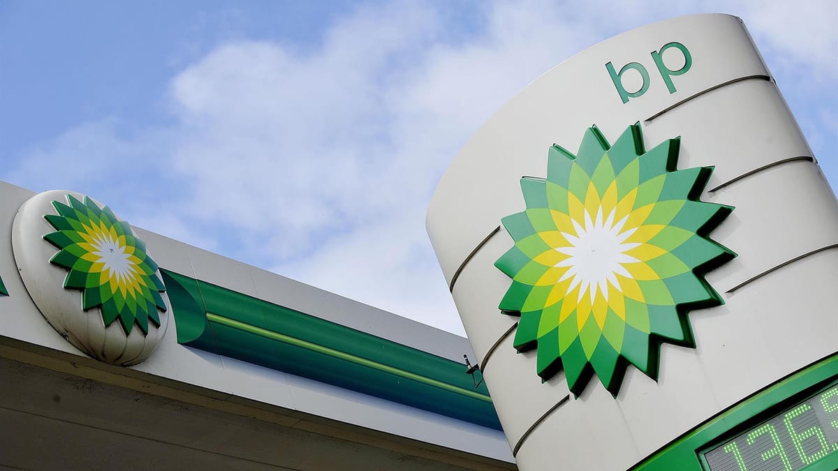 Fotografía que ilustra la noticia: BP anticipa una reducción de su deuda neta y ajusta su negocio de bajas emisiones con deterioros de hasta 4.500 millones