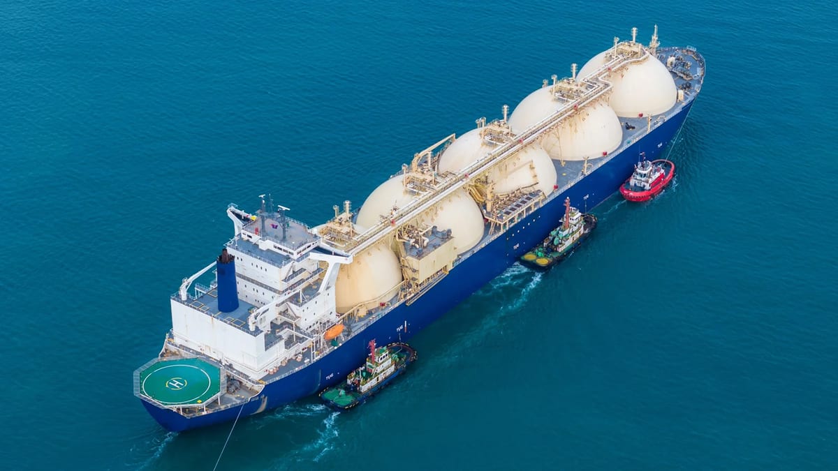 Fotografía que ilustra la noticia: Canadá acelera su carrera por el GNL asiático: la FID de LNG Canada Fase 2 dispara sus aspiraciones a 100 MTPA de Mark Carney
