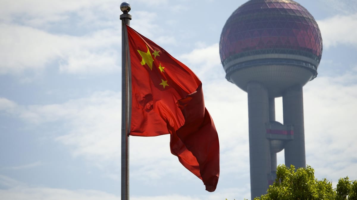 Fotografía que ilustra la noticia: China fija el pico de emisiones industriales para antes de 2030 y prioriza hornos eléctricos e hidrógeno verde
