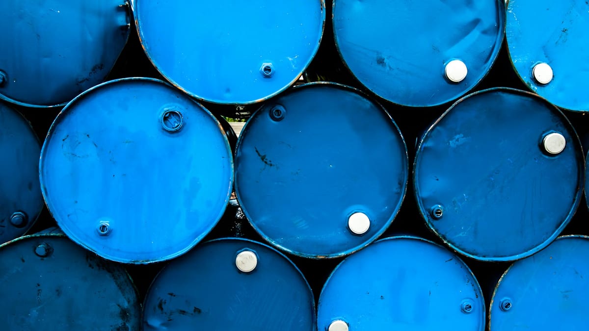 Fotografía que ilustra la noticia: El Brent cae a 87,84 dólares por tercera sesión consecutiva ante el optimismo sobre un corredor en Ormuz