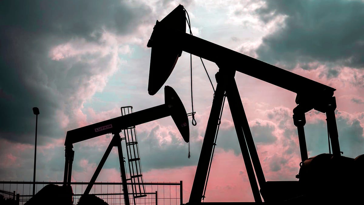 Fotografía que ilustra la noticia: El Brent cae un 2,35% y rompe su racha alcista pese al nuevo paquete de sanciones de EE UU a Irán