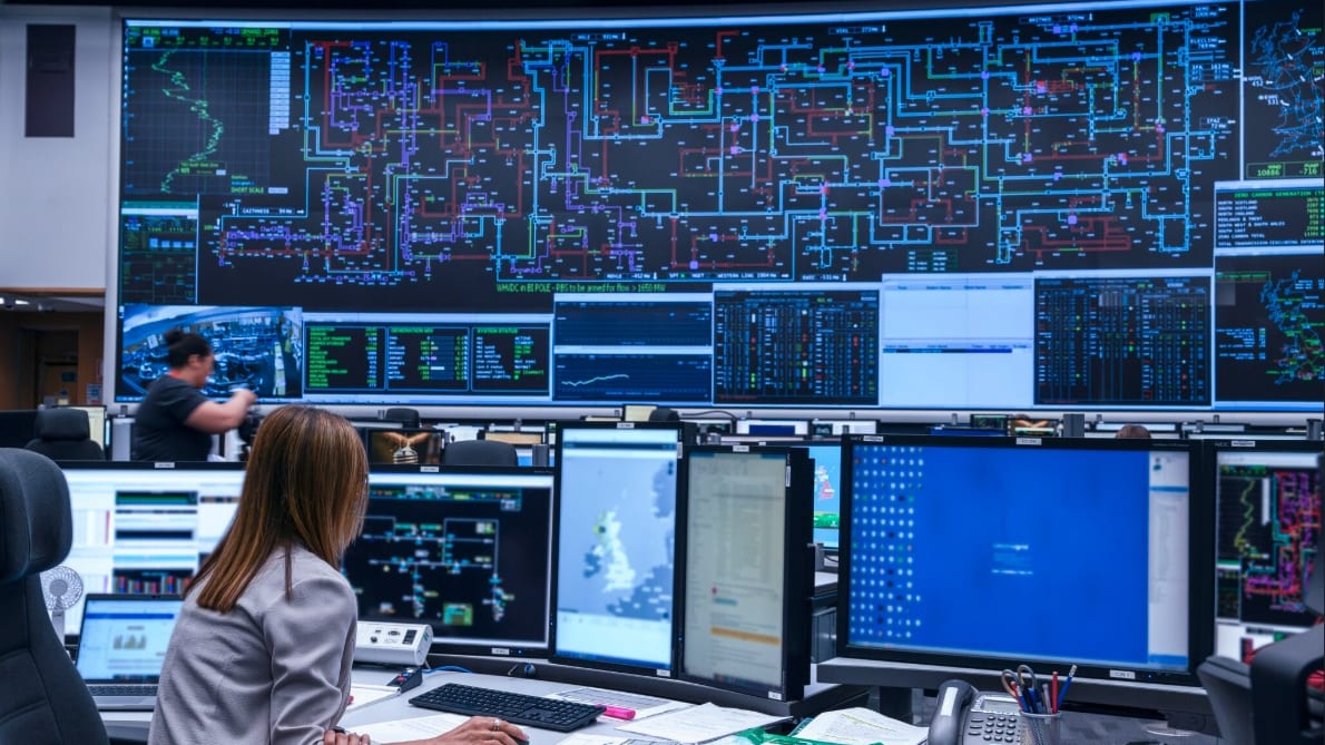 Fotografía que ilustra la noticia: El gestor eléctrico británico activa su quinta emergencia del año y Ofgem investiga el primer episodio