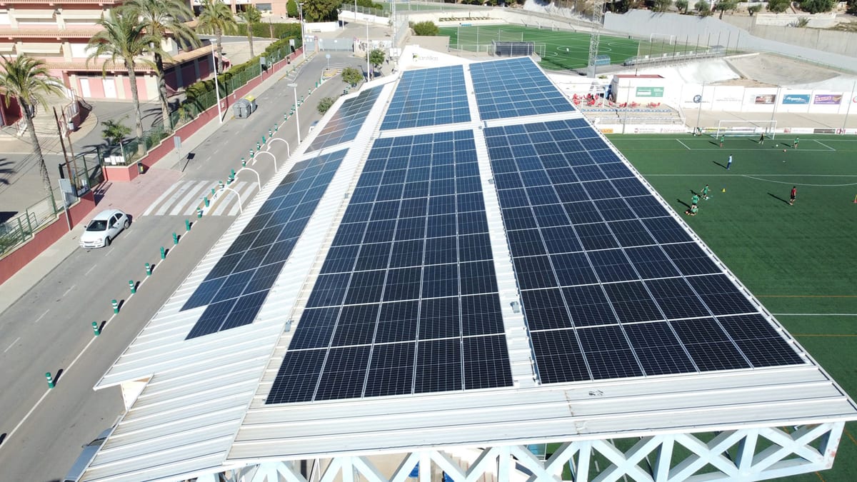 Fotografía que ilustra la noticia: El Gobierno acelera dos decretos de autoconsumo y comunidades energéticas antes del 29N