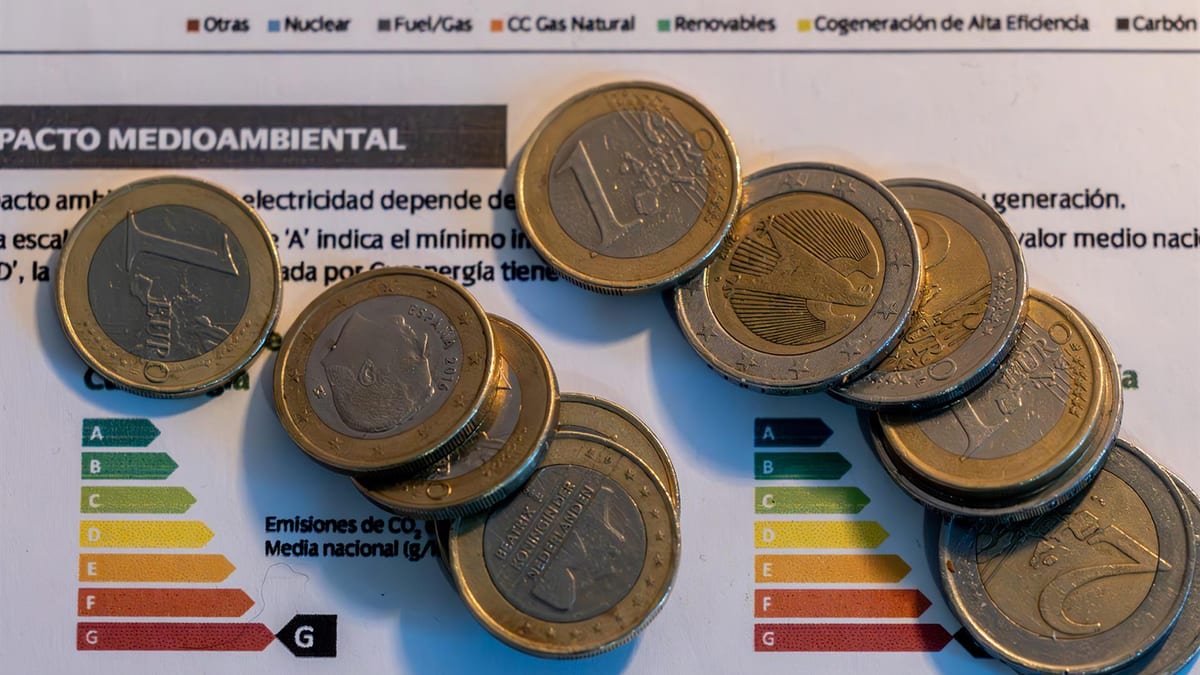 Fotografía que ilustra la noticia: El peso de la potencia en la factura de la luz sube 17 puntos en tres años: ya roza el 46% del recibo mientras cae el coste de la energía