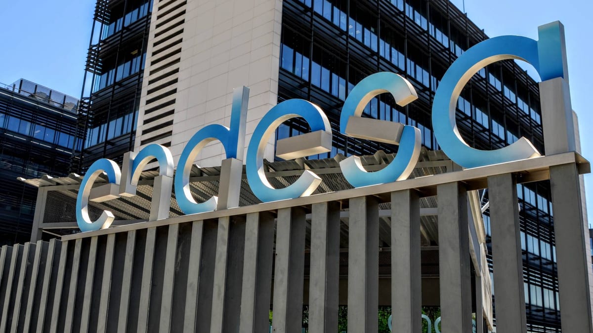 Fotografía que ilustra la noticia: Endesa invierte 11 millones en cinco años para reconstruir y reforzar la red en La Palma y La Gomera
