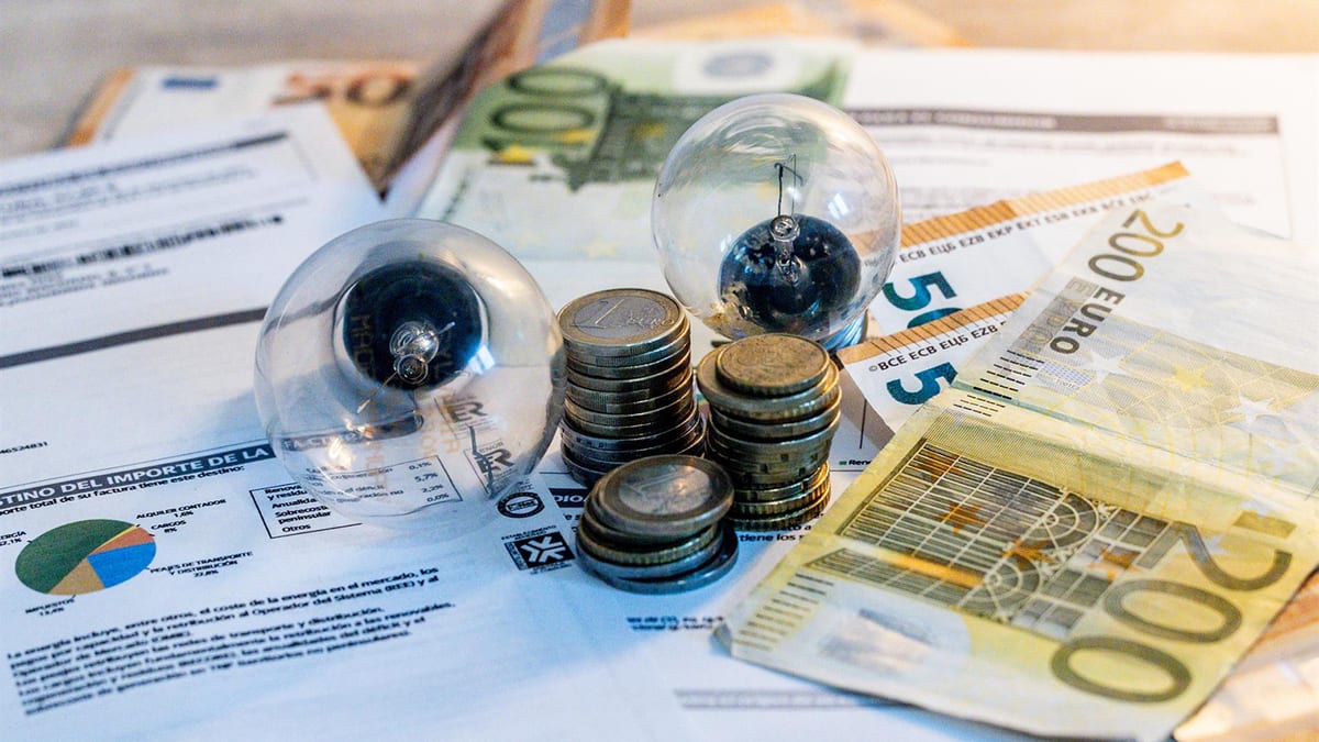 Fotografía que ilustra la noticia: EY advierte de que recuperar el tope al gas en España encarecería la luz a más consumidores de los que beneficiaría