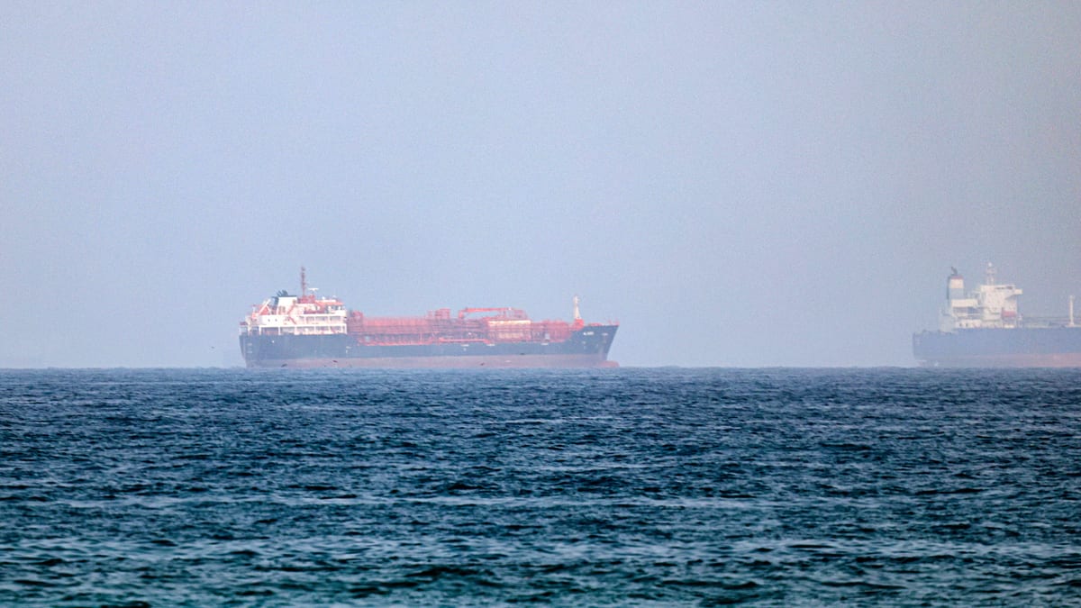 Fotografía que ilustra la noticia: La AIE recorta su previsión de oferta de petróleo y anticipa un déficit histórico si se prolonga el cierre de Ormuz
