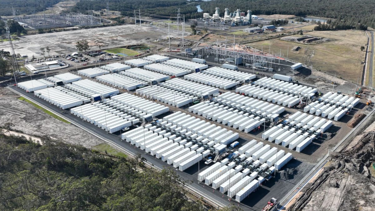 Fotografía que ilustra la noticia: La batería más potente de Australia ya opera a plena capacidad para sostener la red ante el cierre del carbón
