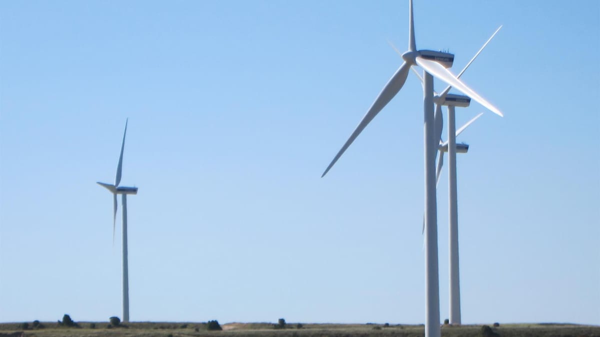 Fotografía que ilustra la noticia: La caída de la eólica dispara los precios eléctricos europeos pese al abaratamiento del gas