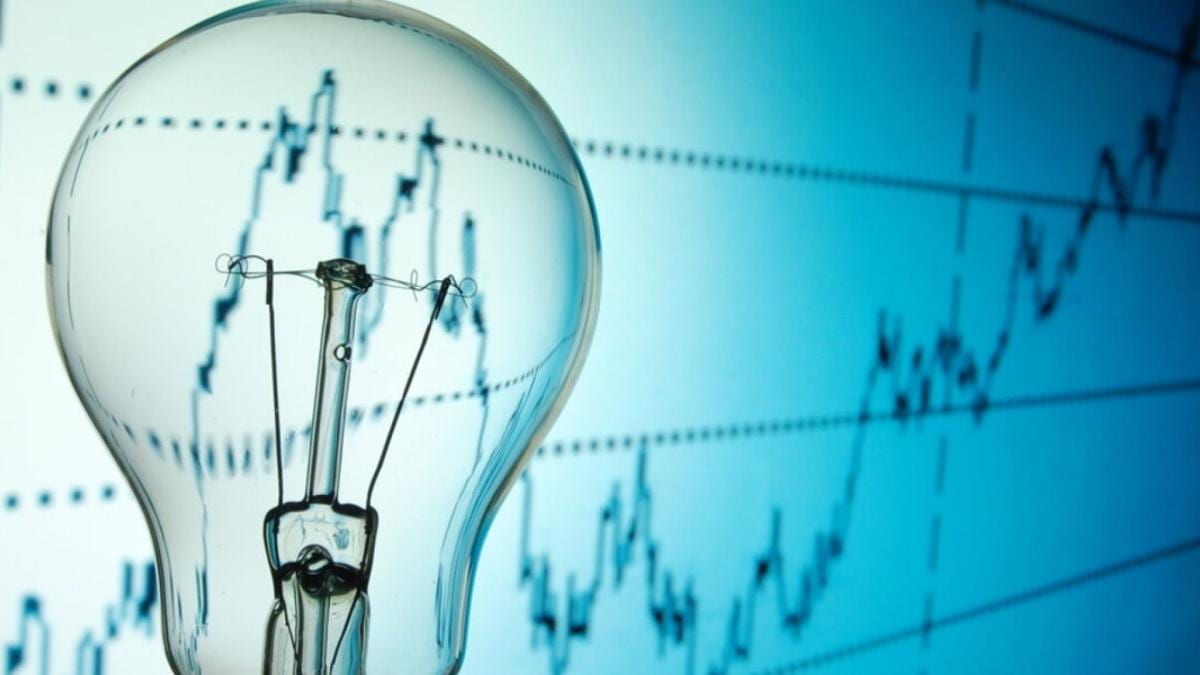 Fotografía que ilustra la noticia: La electricidad sube en casi toda Europa y roza récords: el precio medio semanal supera los 128 €/MWh en la mayoría de mercados