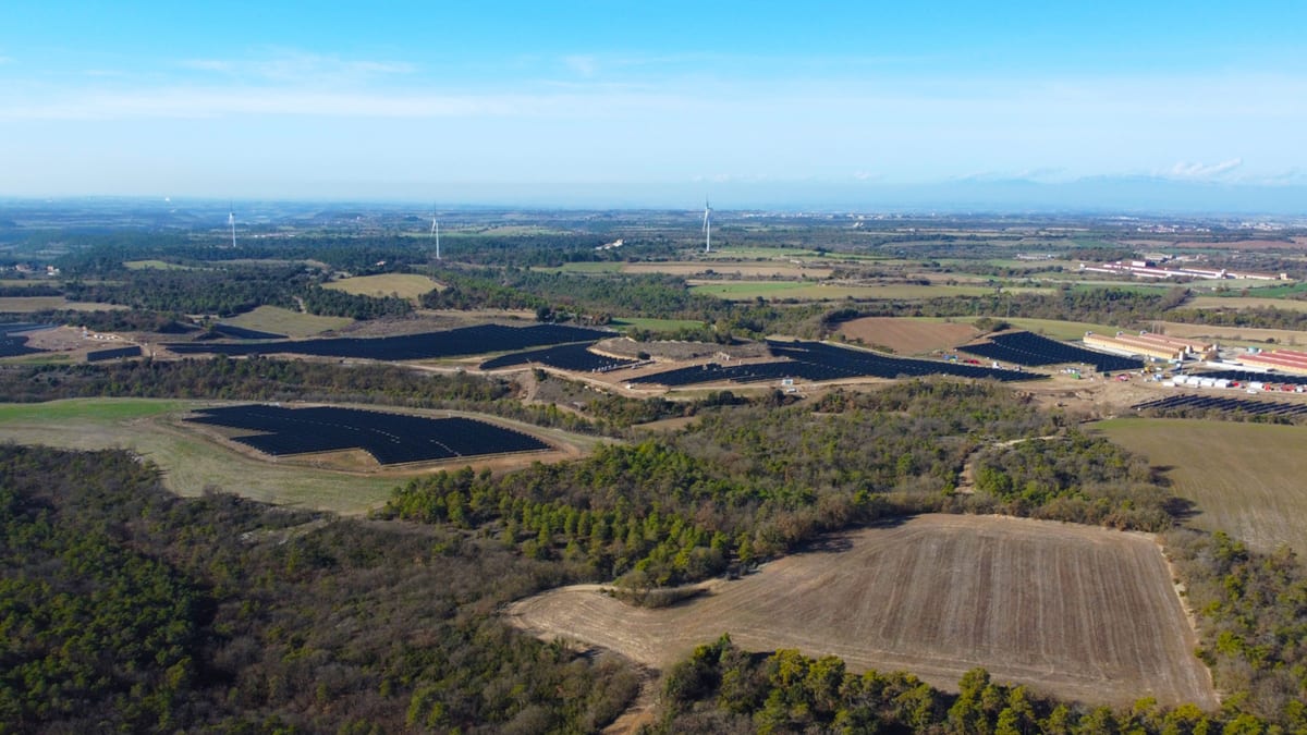Fotografía que ilustra la noticia: La fotovoltaica pide al Gobierno una línea ICO ante el hundimiento de ingresos y el cierre del grifo bancario
