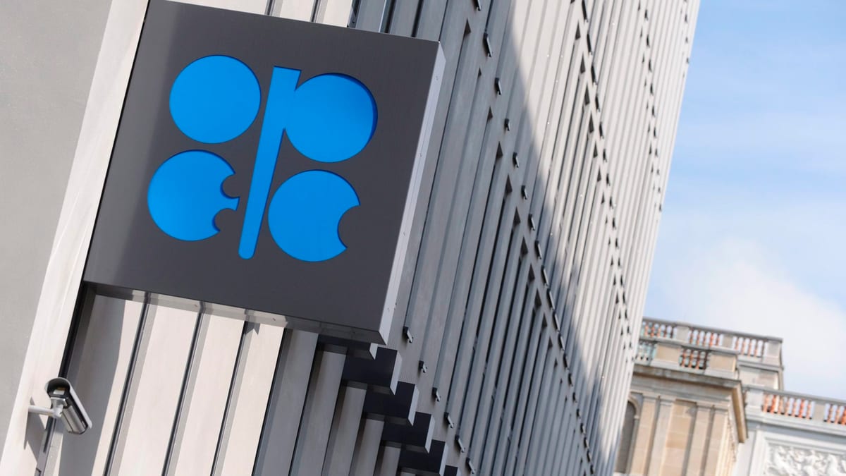 Fotografía que ilustra la noticia: La OPEP+ congela su producción en octubre y aplaza el pulso por las cuotas de 2027