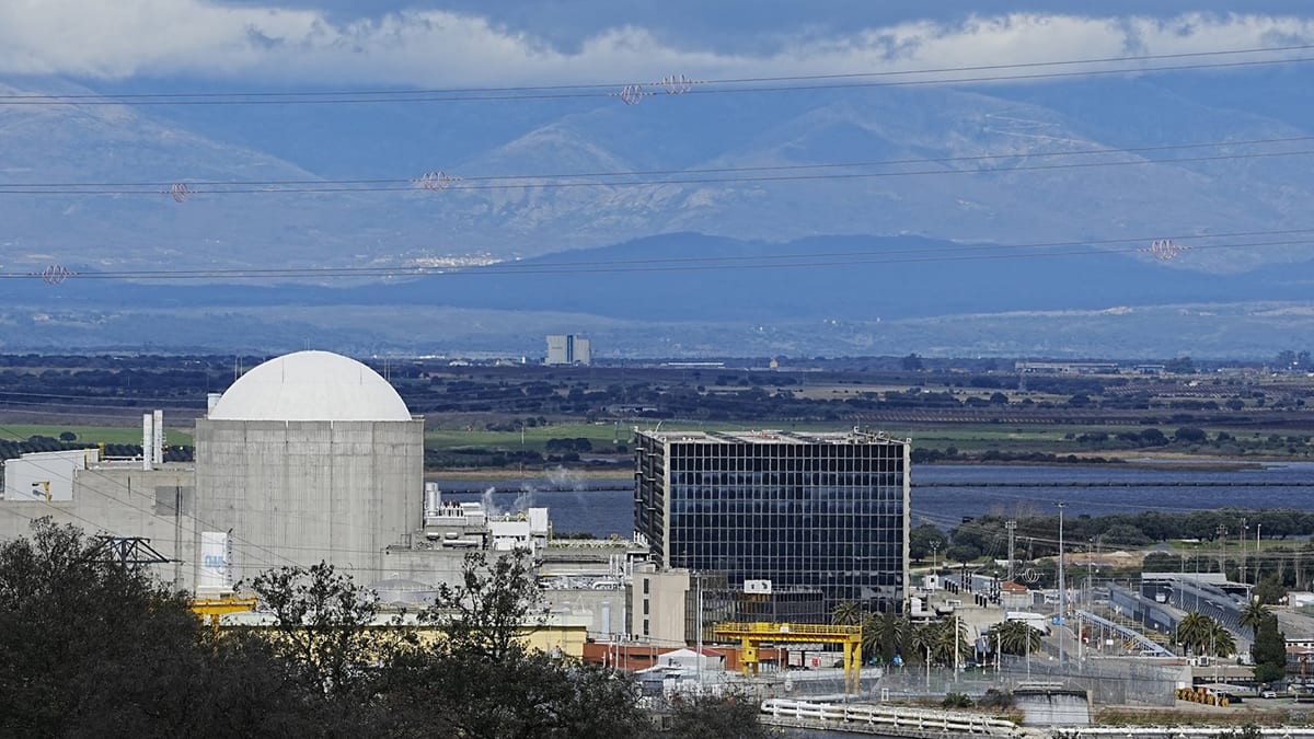 Fotografía que ilustra la noticia: La prórroga de Almaraz podría elevar un 40% los vertidos renovables en 2030, según Aurora Energy Research