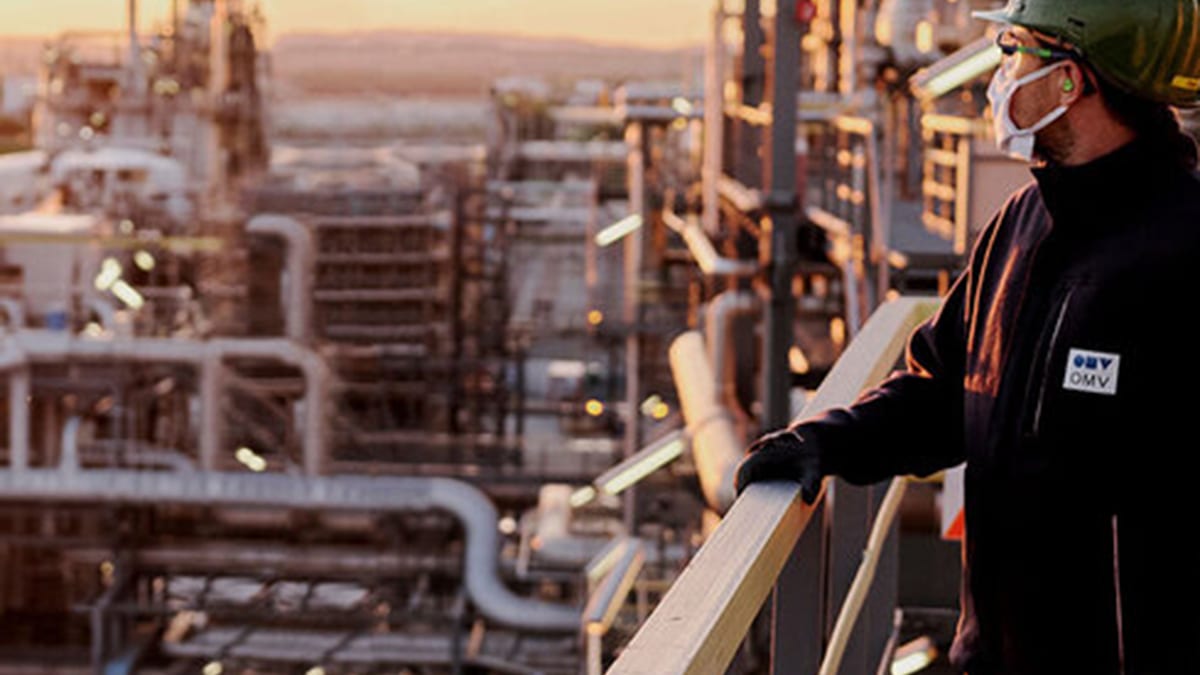 Fotografía que ilustra la noticia: Los márgenes de refino europeos marcan otro récord en el tercer trimestre: Repsol y OMV superan los 36 dólares por barril