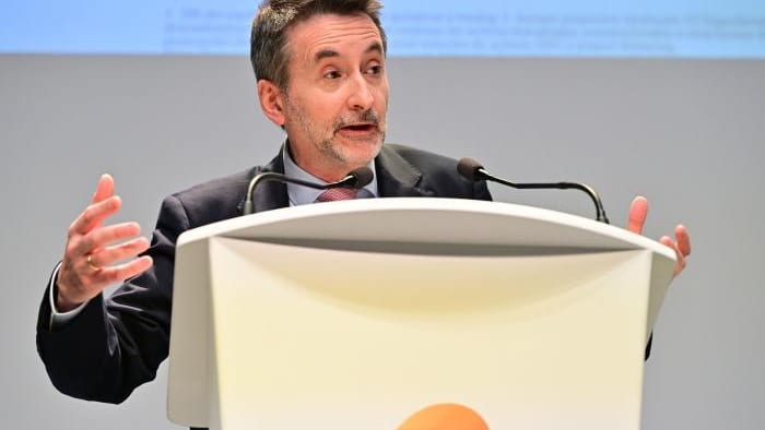 Fotografía que ilustra la noticia: Repsol dispara su beneficio un 325% hasta los 5.006 millones y anuncia 1.800 millones en recompras