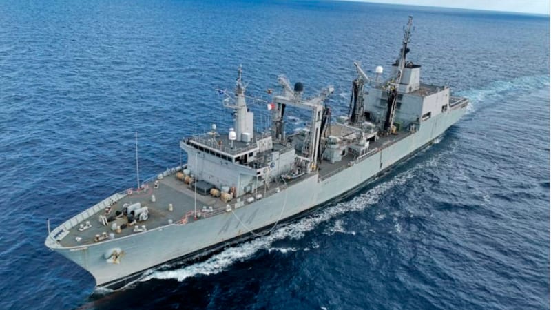 Fotografía que ilustra la noticia: Repsol y Moeve pujan por el contrato de combustibles de Defensa mientras un recurso bloquea siete lotes