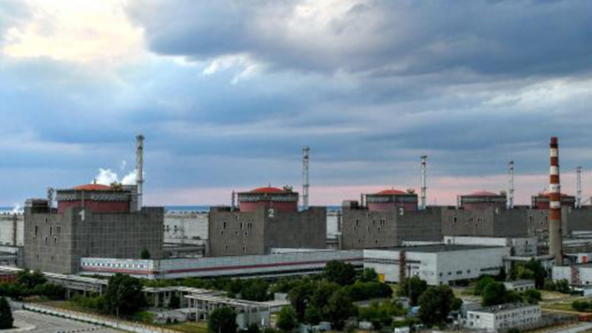 Fotografía que ilustra la noticia: Zaporiyia recupera la conexión eléctrica externa tras casi tres semanas de emergencia nuclear
